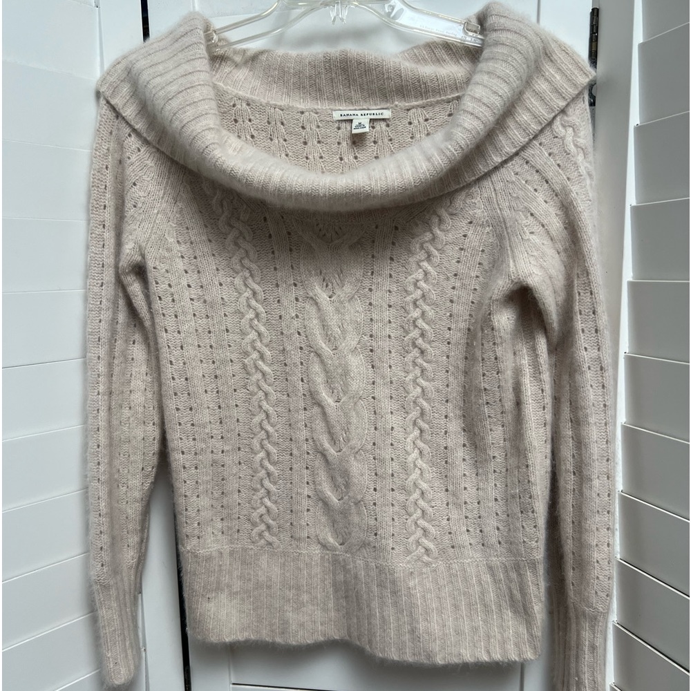 SWEATER by BANANA REPUBLIC TAN SIZE M USED LIKE NEW